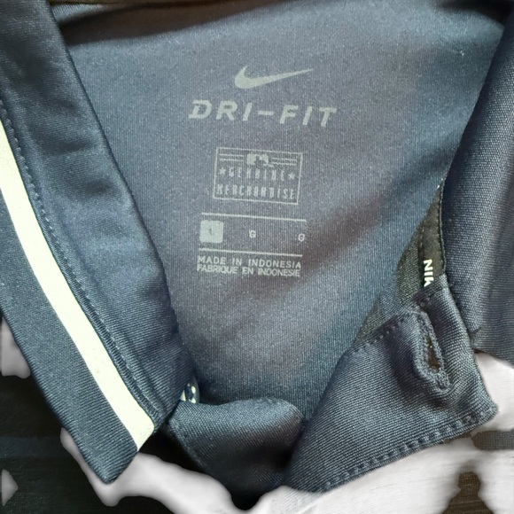 Nike New York Yankees Polo - Size Large (NWT) - Picture 4 of 4